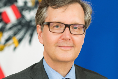 Ein Ausblick in die Zukunft? Studierende der internationalen Wirtschaftsbeziehungen treffen den österreichischen Botschafter Dr. Johannes Wimmer.